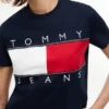 Camiseta Tommy Jeans con gran logotipo de bandera Camiseta Tommy Jeans con gran logotipo de bandera