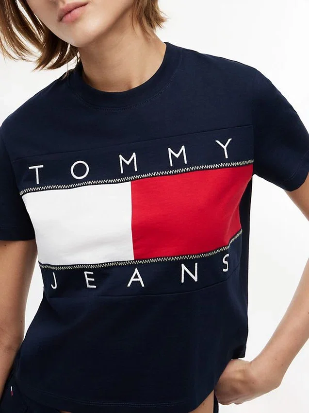 Camiseta Tommy Jeans con gran logotipo de bandera Camiseta Tommy Jeans con gran logotipo de bandera