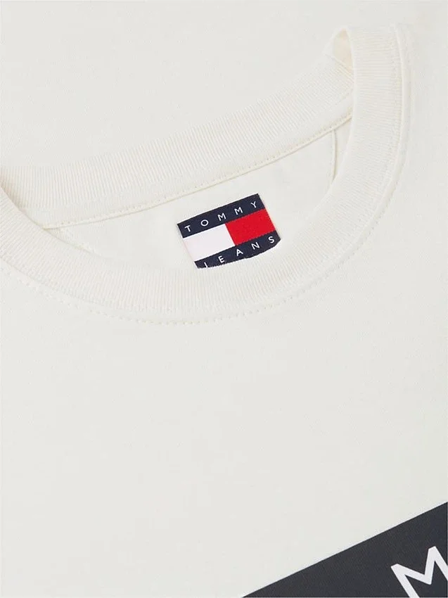 Camiseta Tommy Jeans con gran logotipo de bandera Camiseta Tommy Jeans con gran logotipo de bandera
