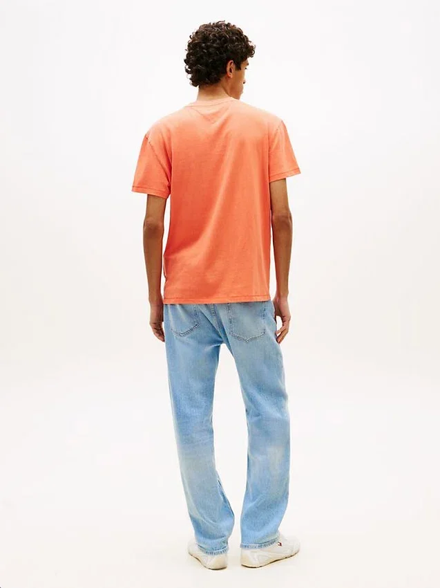 Camiseta Tommy Jeans con logotipo de bandera ondulada Camiseta Tommy Jeans con logotipo de bandera ondulada