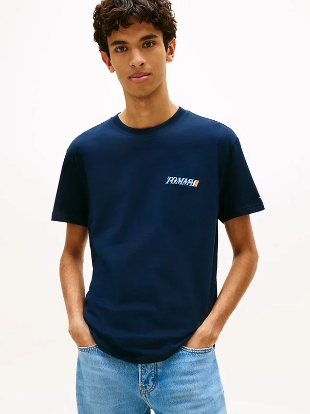 Camiseta Tommy Jeans con logotipo en la espalda Camiseta Tommy Jeans con logotipo en la espalda