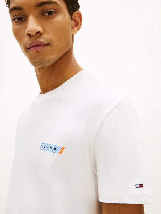 Camiseta Tommy Jeans con logotipo en la espalda Camiseta Tommy Jeans con logotipo en la espalda