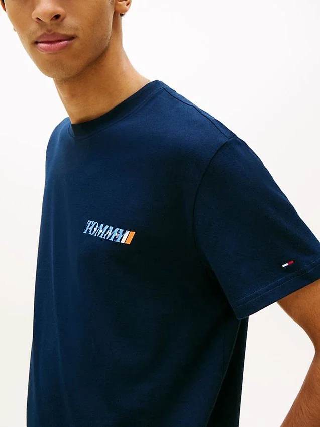 Camiseta Tommy Jeans con logotipo en la espalda Camiseta Tommy Jeans con logotipo en la espalda