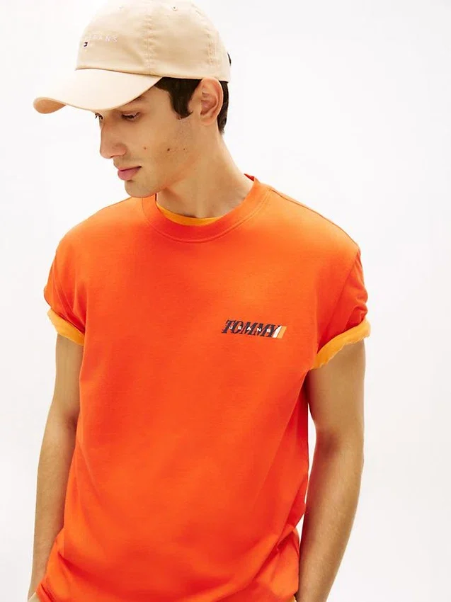 Camiseta Tommy Jeans con logotipo en la espalda Camiseta Tommy Jeans con logotipo en la espalda