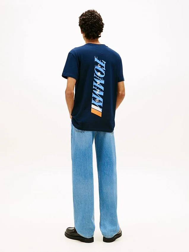 Camiseta Tommy Jeans con logotipo en la espalda Camiseta Tommy Jeans con logotipo en la espalda