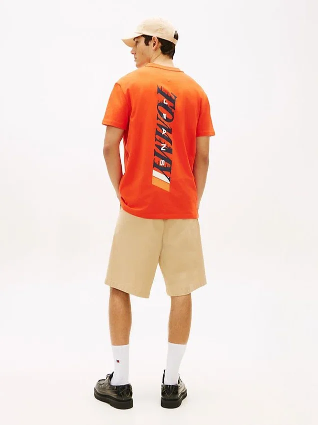 Camiseta Tommy Jeans con logotipo en la espalda Camiseta Tommy Jeans con logotipo en la espalda