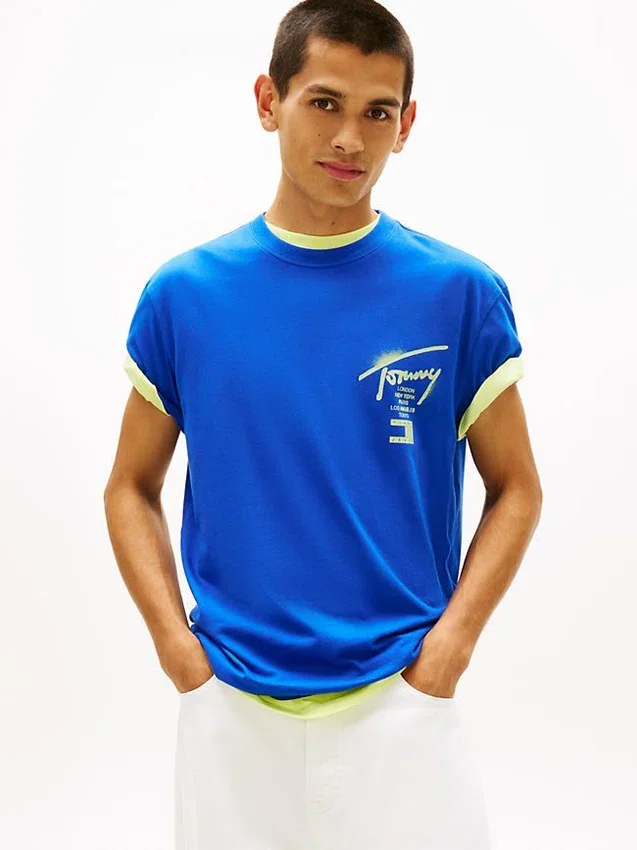 Camiseta Tommy Jeans con logotipo pintado con spray Camiseta Tommy Jeans con logotipo pintado con spray
