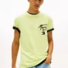Camiseta Tommy Jeans con logotipo pintado con spray Camiseta Tommy Jeans con logotipo pintado con spray