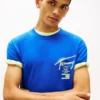 Camiseta Tommy Jeans con logotipo pintado con spray Camiseta Tommy Jeans con logotipo pintado con spray