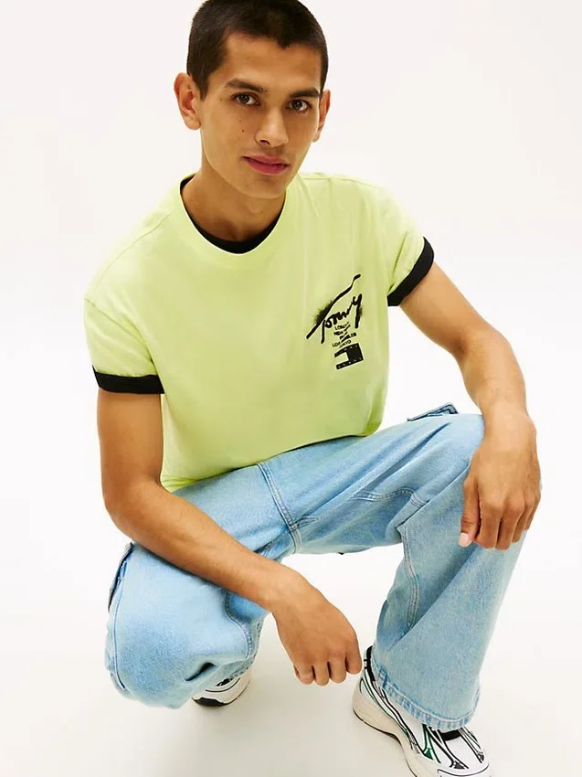 Camiseta Tommy Jeans con logotipo pintado con spray Camiseta Tommy Jeans con logotipo pintado con spray