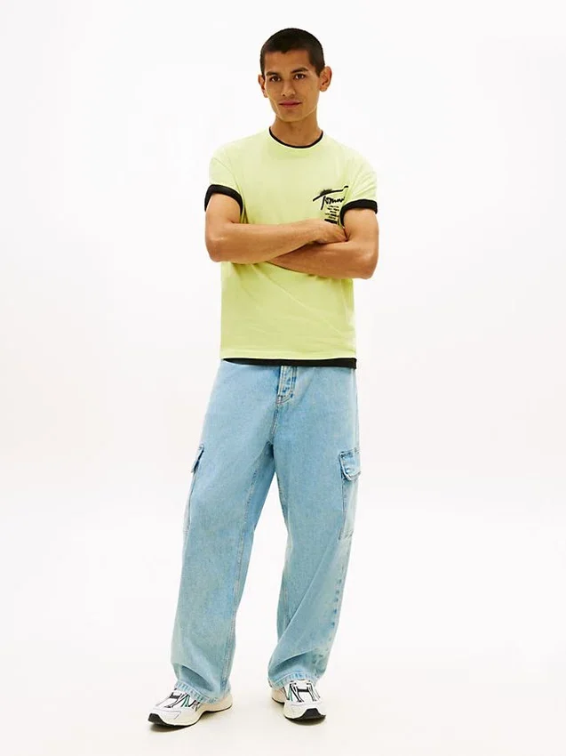 Camiseta Tommy Jeans con logotipo pintado con spray Camiseta Tommy Jeans con logotipo pintado con spray