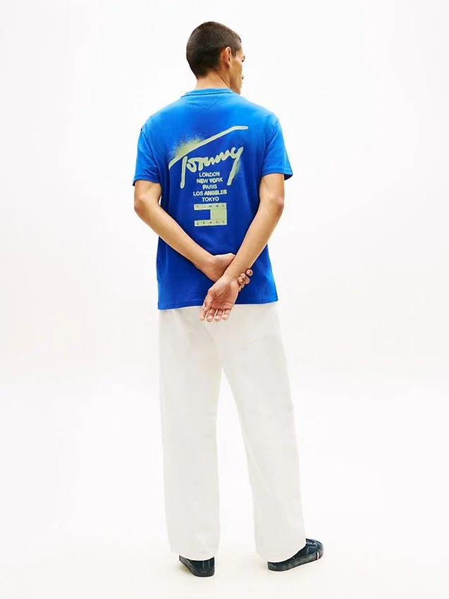 Camiseta Tommy Jeans con logotipo pintado con spray Camiseta Tommy Jeans con logotipo pintado con spray