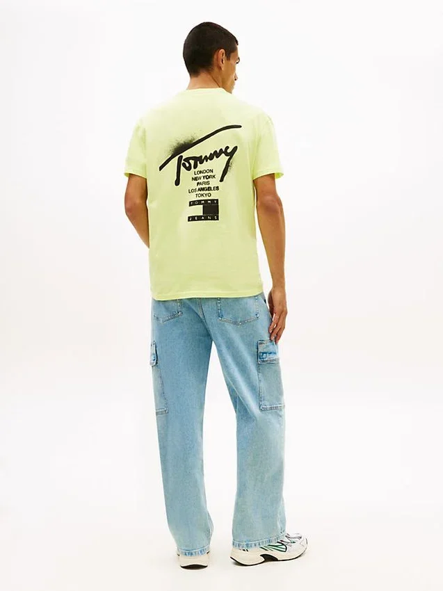 Camiseta Tommy Jeans con logotipo pintado con spray Camiseta Tommy Jeans con logotipo pintado con spray