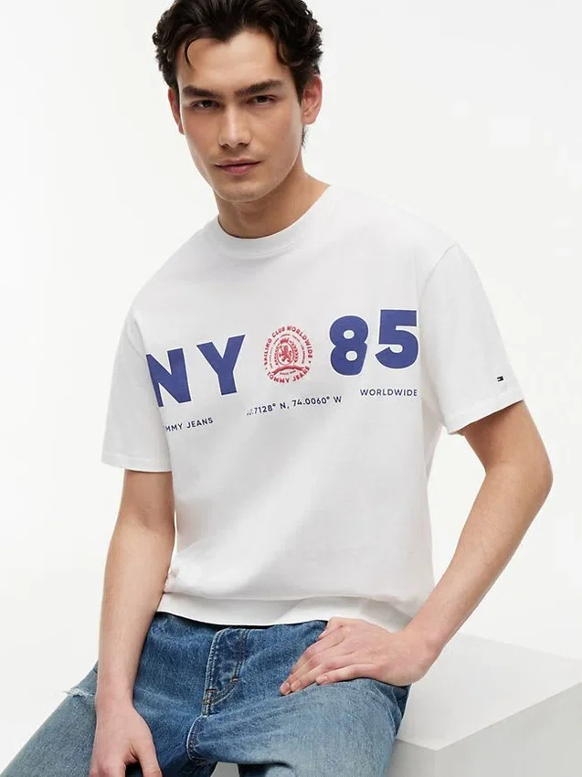 Camiseta Tommy Jeans Relaxed Fit NY 85 Camiseta Tommy Jeans Relaxed Fit NY 85