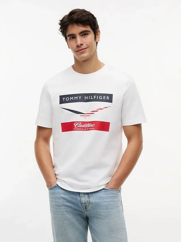 Camiseta Tommy x Cadillac F1® Team Chevron Camiseta Tommy x Cadillac F1® Team Chevron