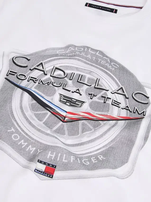 Camiseta Tommy x Cadillac F1® Team Tire Camiseta Tommy x Cadillac F1® Team Tire