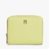 Cartera con cremallera y logotipo monograma