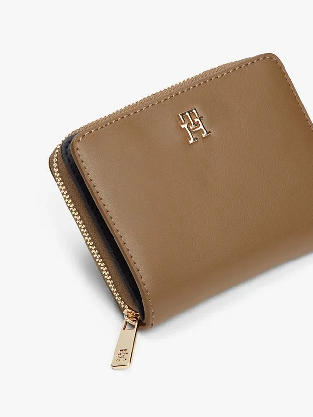Cartera con cremallera y logotipo monograma Cartera con cremallera y logotipo monograma