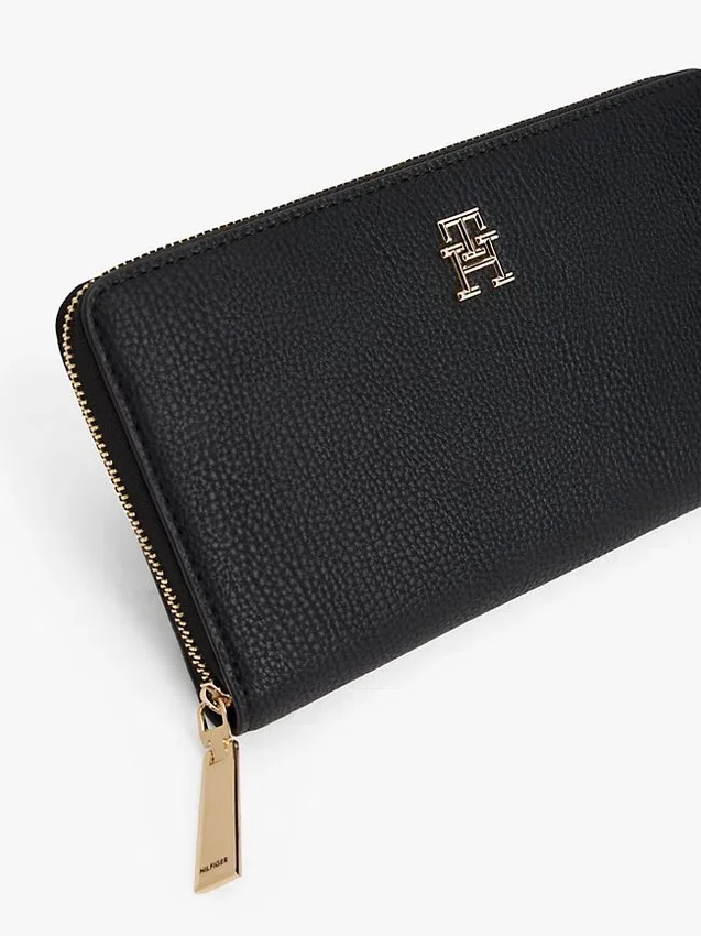 Cartera con cremallera y monograma Cartera con cremallera y monograma