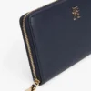 Cartera con cremallera y monograma Cartera con cremallera y monograma