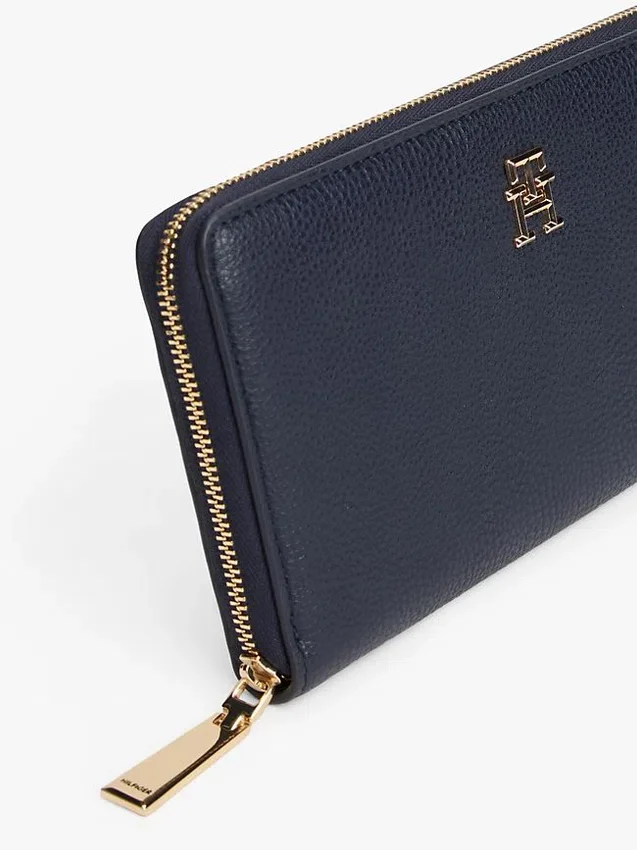 Cartera con cremallera y monograma Cartera con cremallera y monograma