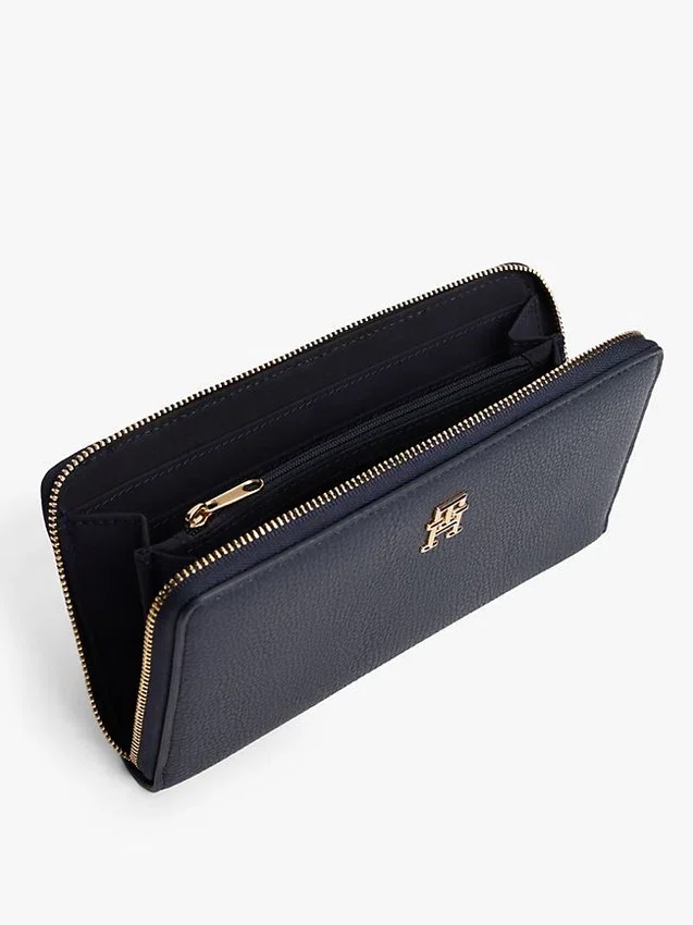 Cartera con cremallera y monograma Cartera con cremallera y monograma