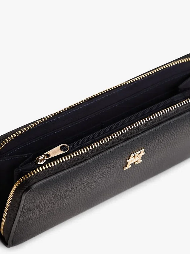 Cartera con cremallera y monograma Cartera con cremallera y monograma