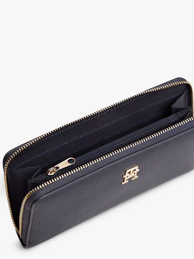 Cartera con cremallera y monograma Cartera con cremallera y monograma