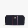 Cartera con cremallera y rayas distintivas Cartera con cremallera y rayas distintivas