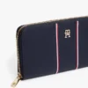 Cartera con cremallera y rayas distintivas Cartera con cremallera y rayas distintivas