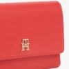 Cartera con solapa y cadena con logotipo Monogram