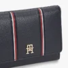 Cartera tríptica con rayas emblemáticas