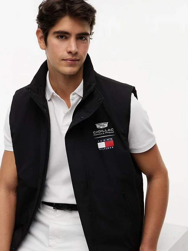 Chaleco con el logotipo del equipo Tommy x Cadillac F1® Team Chaleco con el logotipo del equipo Tommy x Cadillac F1® Team