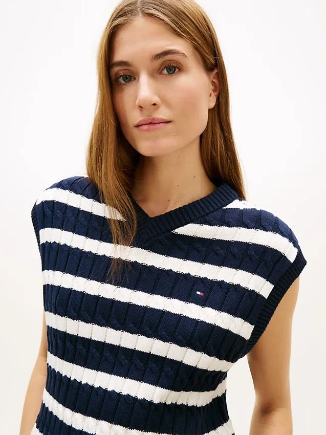 Chaleco de punto trenzado con cuello en V Chaleco de punto trenzado con cuello en V