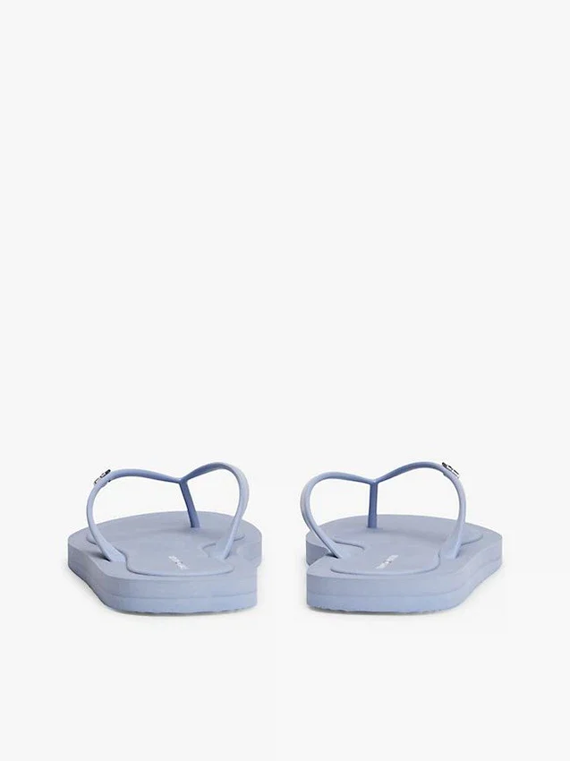 Chanclas con detalles de monograma Chanclas con detalles de monograma