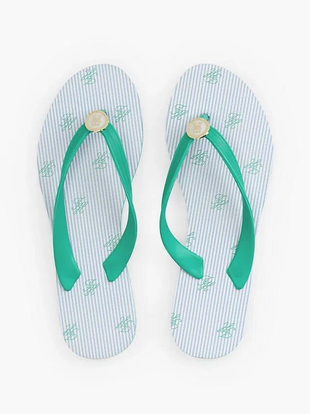 Chanclas con estampado de monograma y detalles metálicos Chanclas con estampado de monograma y detalles metálicos
