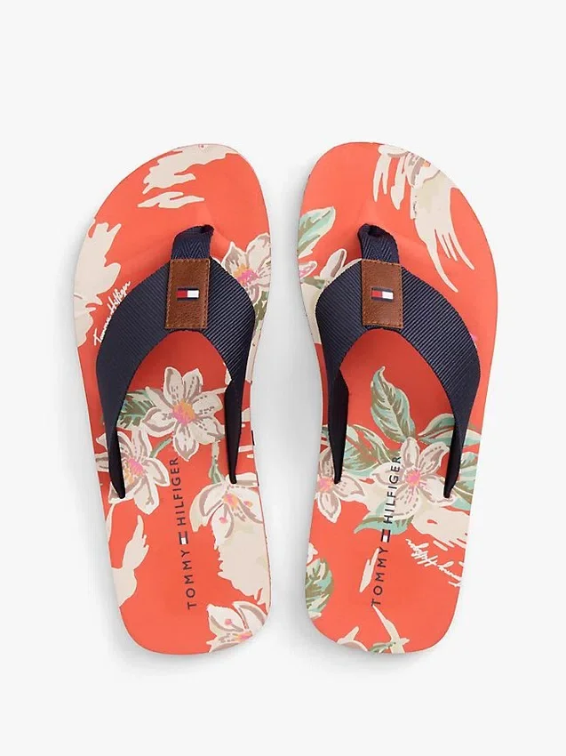 Chanclas con estampado floral Chanclas con estampado floral