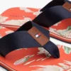 Chanclas con estampado floral Chanclas con estampado floral