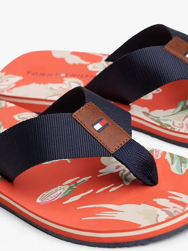 Chanclas con estampado floral Chanclas con estampado floral