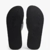 Chanclas con parche con el logotipo