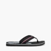 Chanclas con rayas distintivas Chanclas con rayas distintivas