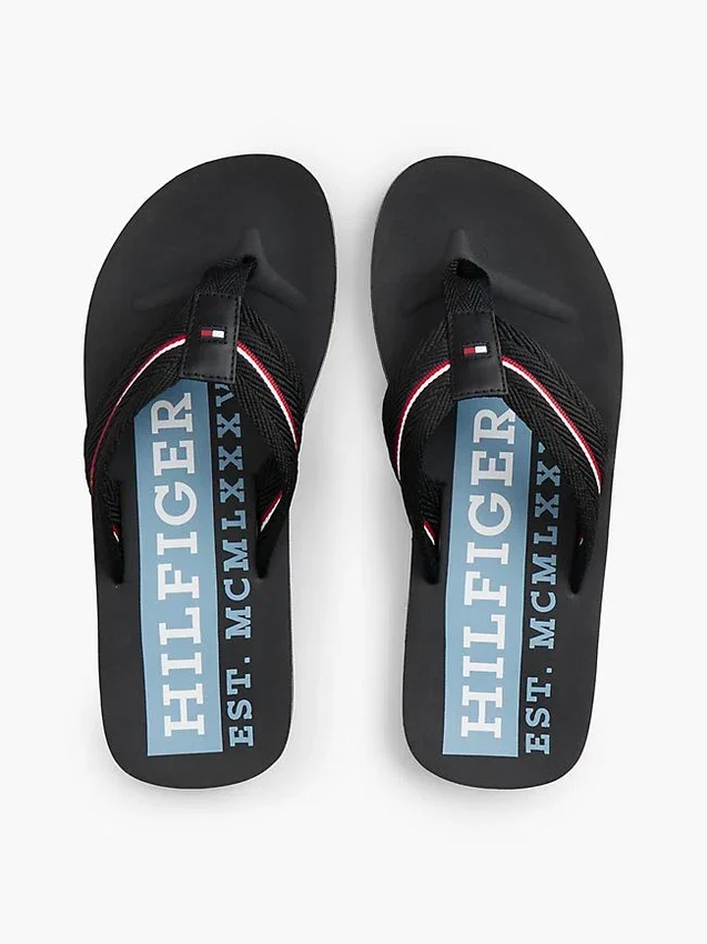 Chanclas con rayas distintivas Chanclas con rayas distintivas