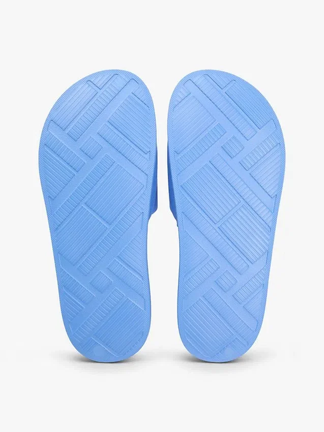 Chanclas de lona con monograma bordado Chanclas de lona con monograma bordado