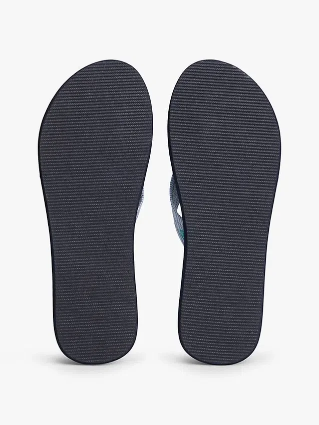 Chanclas de lona con monograma bordado Chanclas de lona con monograma bordado
