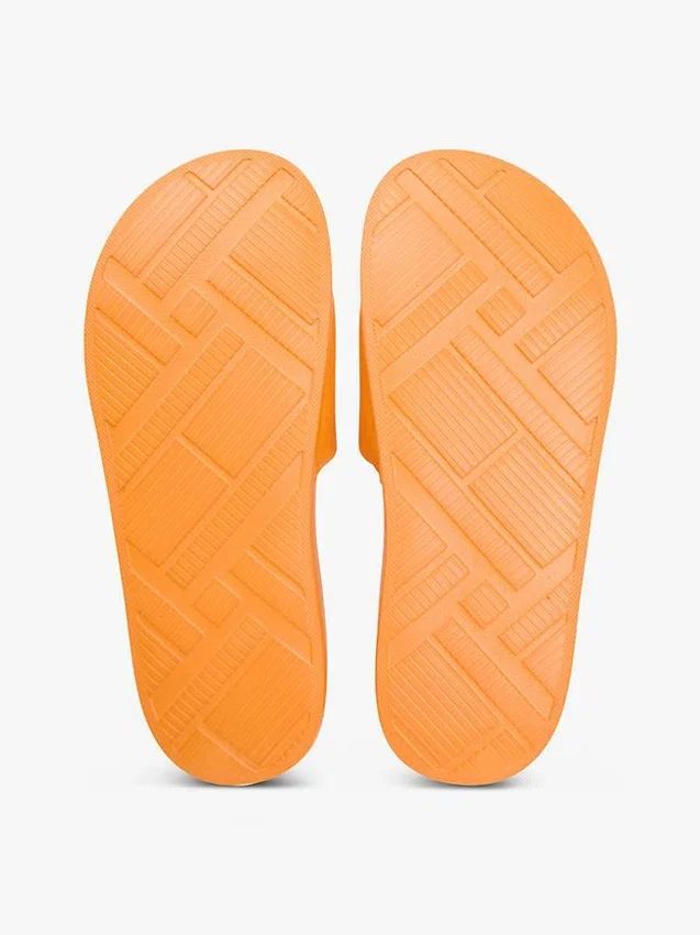 Chanclas de lona con monograma bordado Chanclas de lona con monograma bordado