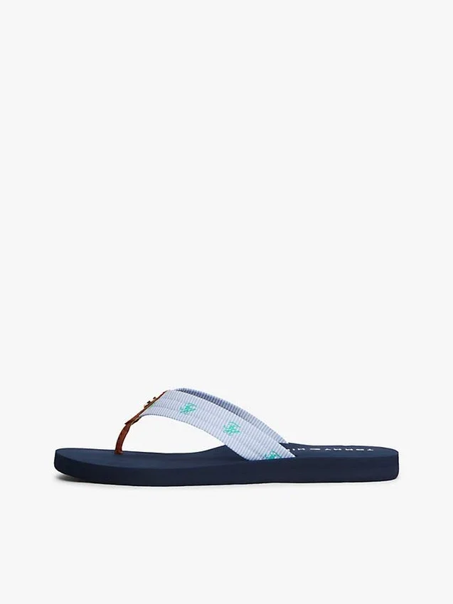Chanclas de lona con monograma bordado Chanclas de lona con monograma bordado