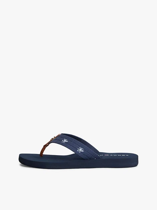 Chanclas de lona con monograma bordado Chanclas de lona con monograma bordado