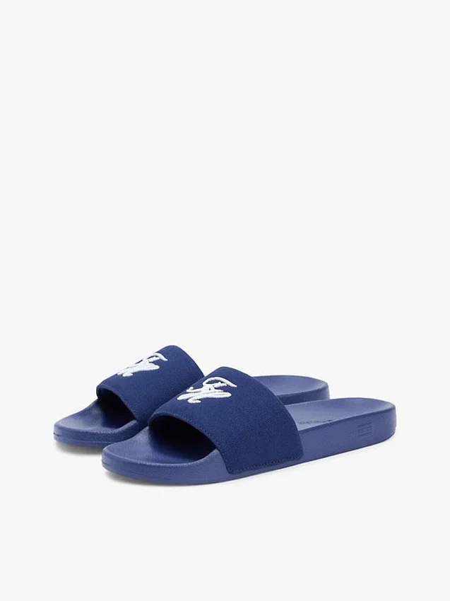 Chanclas de piscina con monograma bordado Chanclas de piscina con monograma bordado