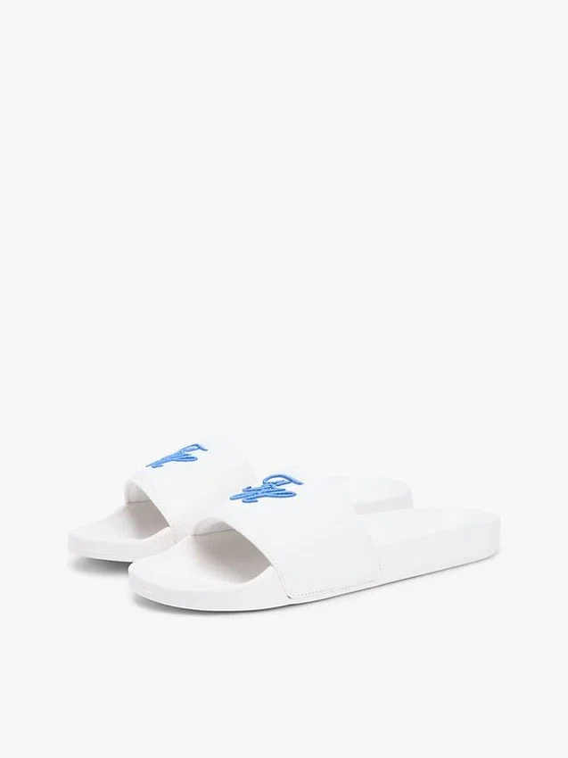 Chanclas de piscina con monograma bordado Chanclas de piscina con monograma bordado