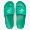 Chanclas de piscina con monograma bordado Chanclas de piscina con monograma bordado